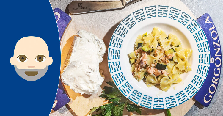 Pasta con crema al Gorgonzola Dop, salmone e zucchine di @trapaluca